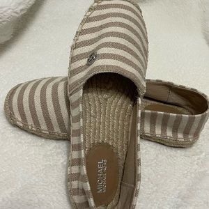 Michael Kors tan and white flats size 6